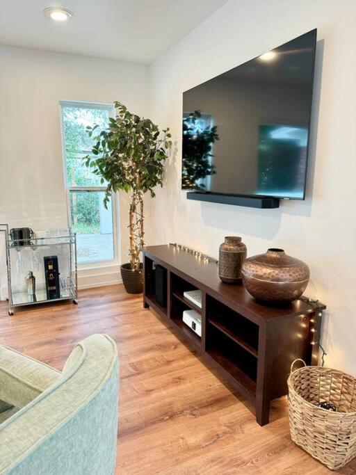 Villa Downtown Dream- Relaxing Escape In Downtown Pensacola Esterno foto
